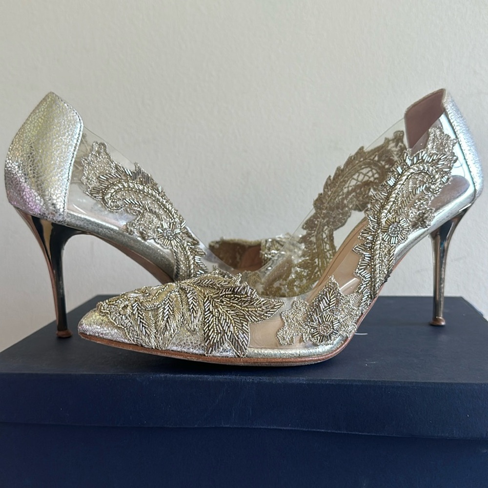Oscar de la Renta Alyssa heals size 38